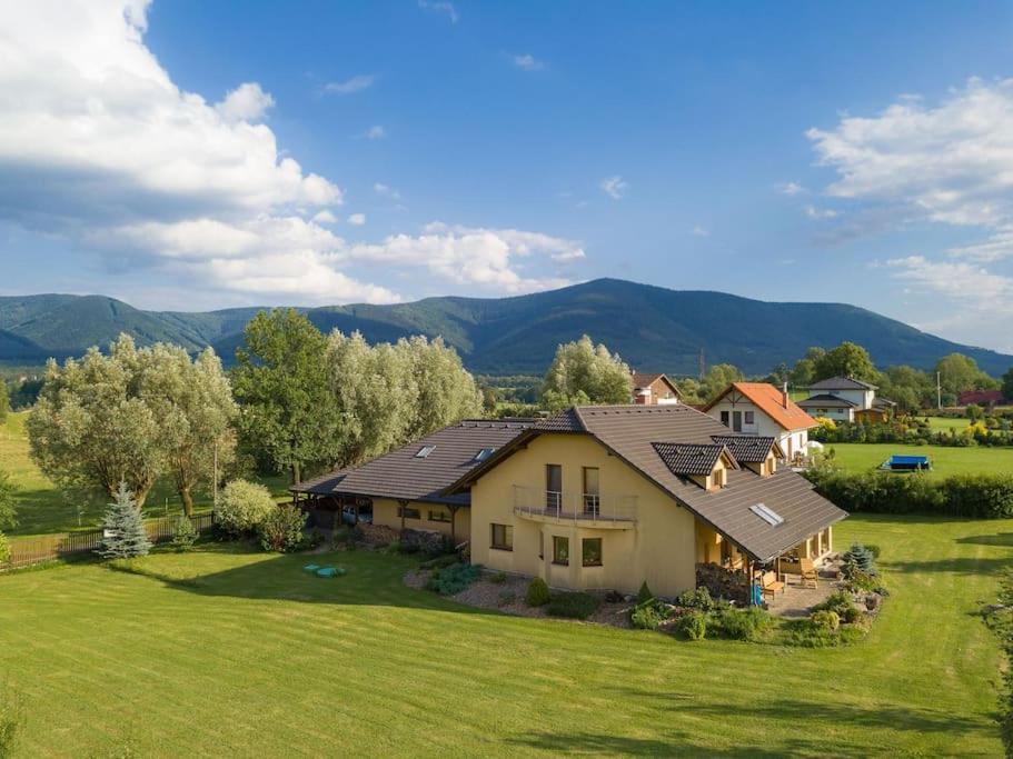 Na Helstyne Apartment Frenstat pod Radhostem Luaran gambar